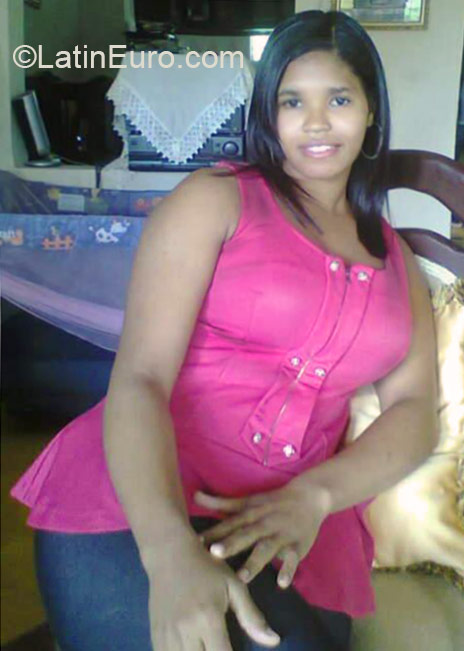 Date this delightful Dominican Republic girl Arisleidy from Santo Domingo DO21242
