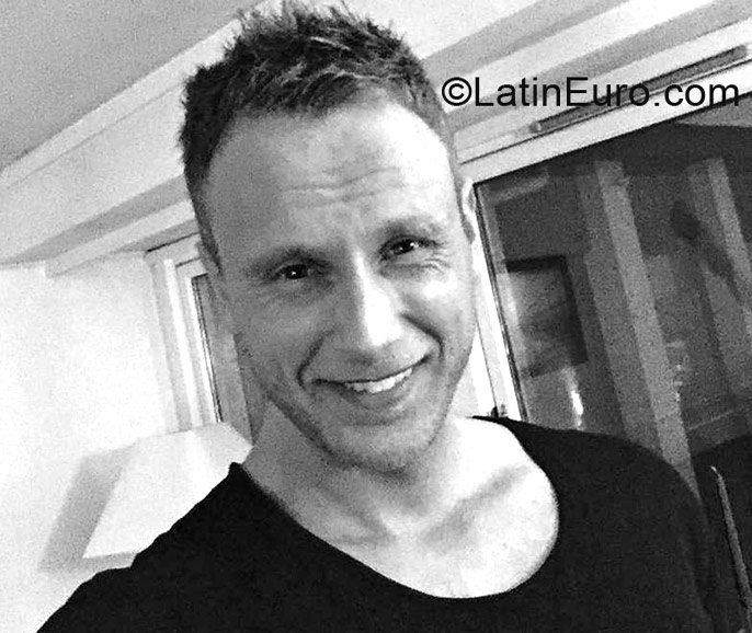 Date this foxy Colombia man AndresNorway from Bogota CO16898