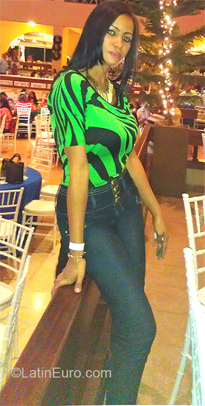 Date this georgeous Dominican Republic girl Ingrid from Santo Domingo DO21282
