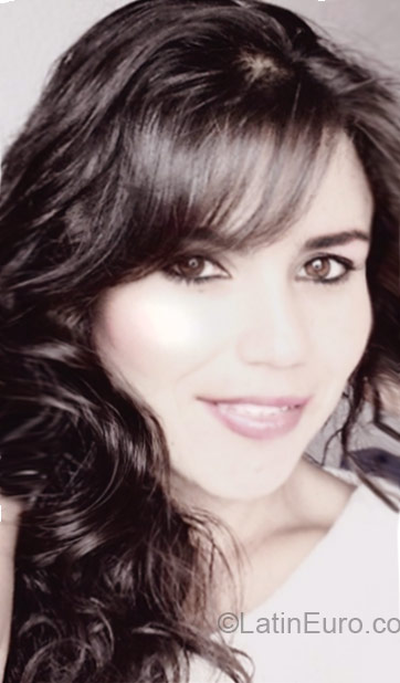 Date this exotic Colombia girl Elitia from Bogota CO16930