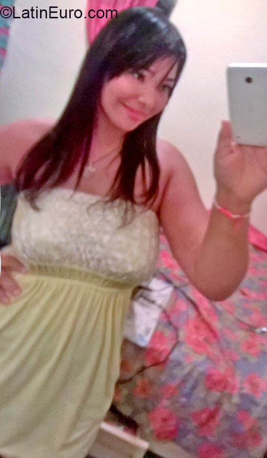 Date this georgeous Dominican Republic girl Carolina from Santo Domingo DO21355