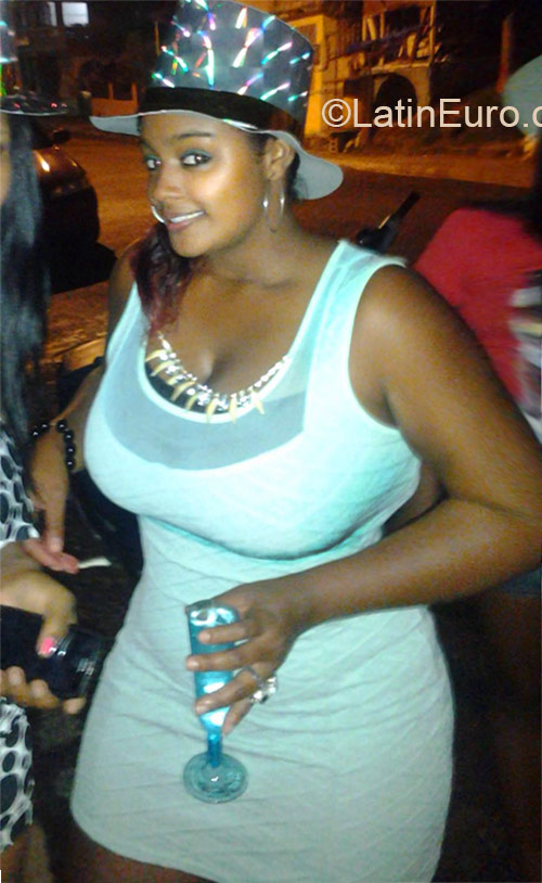 Date this attractive Dominican Republic girl Madelin from Santo Domingo DO21389