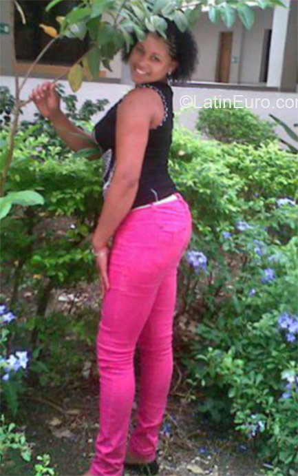 Date this voluptuous Dominican Republic girl Rossana from Santo Domingo DO21422
