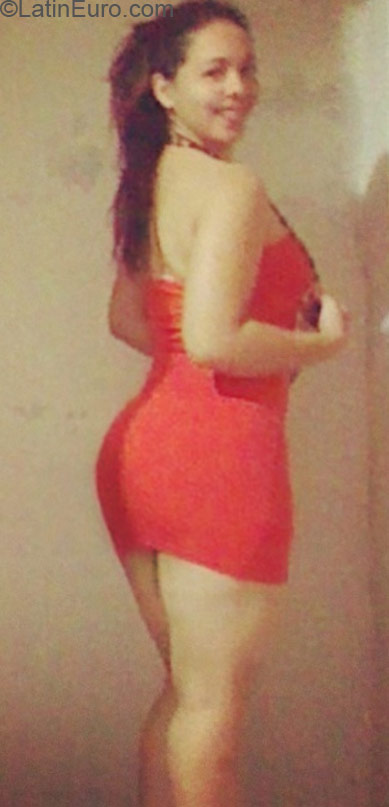 Date this stunning Colombia girl Yarlidis from Medellin CO16999