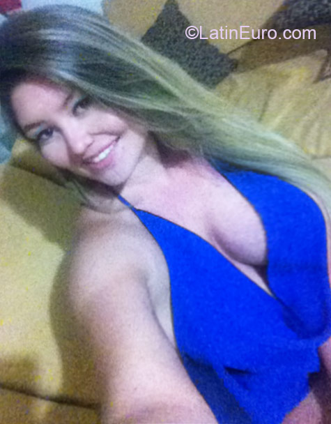 Date this cute Colombia girl Maria from Cartagena CO17026
