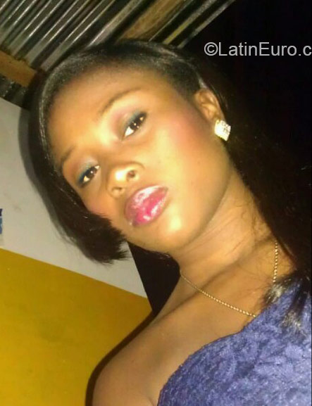 Date this lovely Dominican Republic girl Melania from Santo Domingo DO21482
