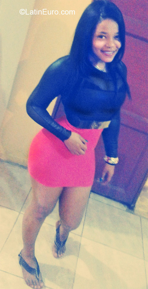 Date this voluptuous Dominican Republic girl Rosanna from Santo Domingo DO21504