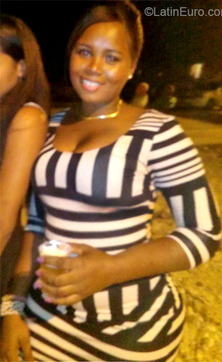 Date this hot Dominican Republic girl Desmirda from Santo Domingo DO21538