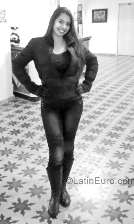 Date this hard body Colombia girl Sindy from Medellin CO17062