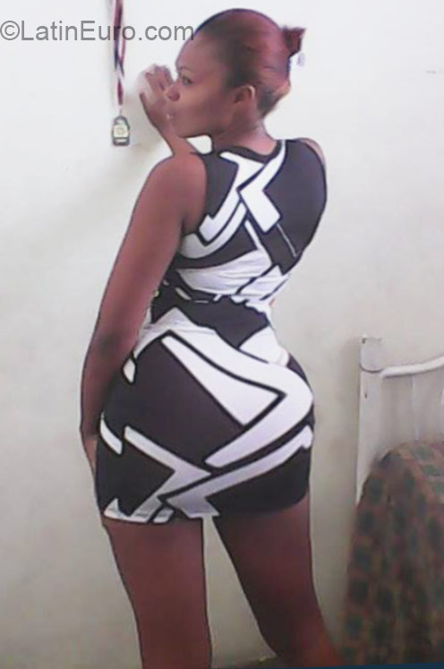 Date this happy Dominican Republic girl Orquidia from Santo Domingo DO21616