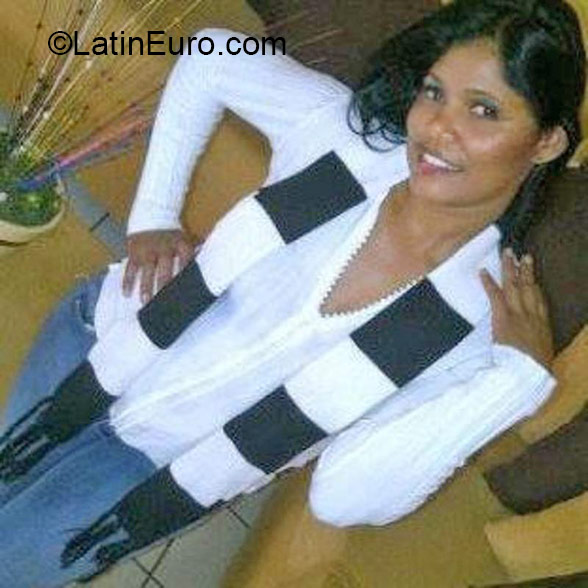 Date this exotic Dominican Republic girl Elicia from La Vega DO21663