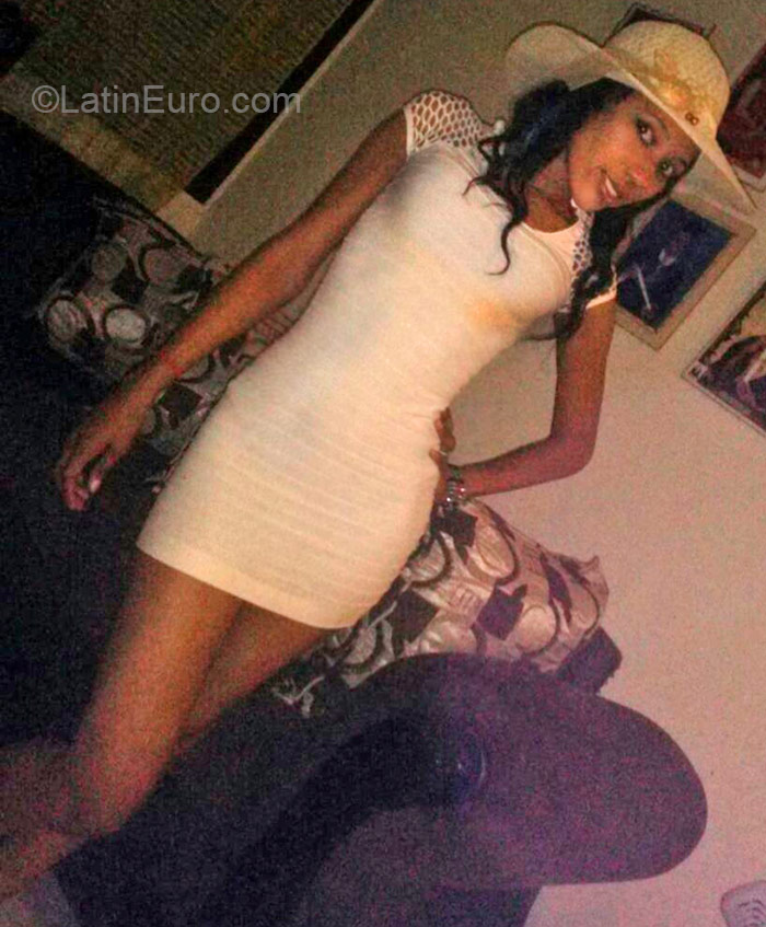 Date this good-looking Dominican Republic girl Nisde from Santo Domingo DO21719