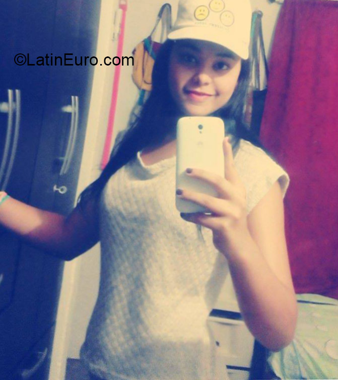 Date this passionate Colombia girl Edys from Santa Marta CO17174