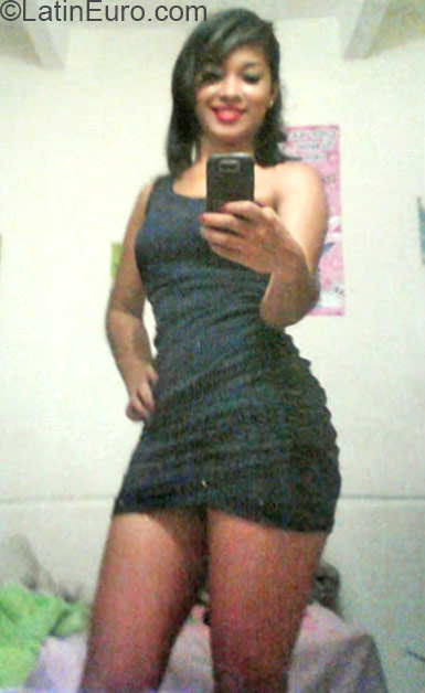 Date this sensual Colombia girl Silvana from Medellin CO17175