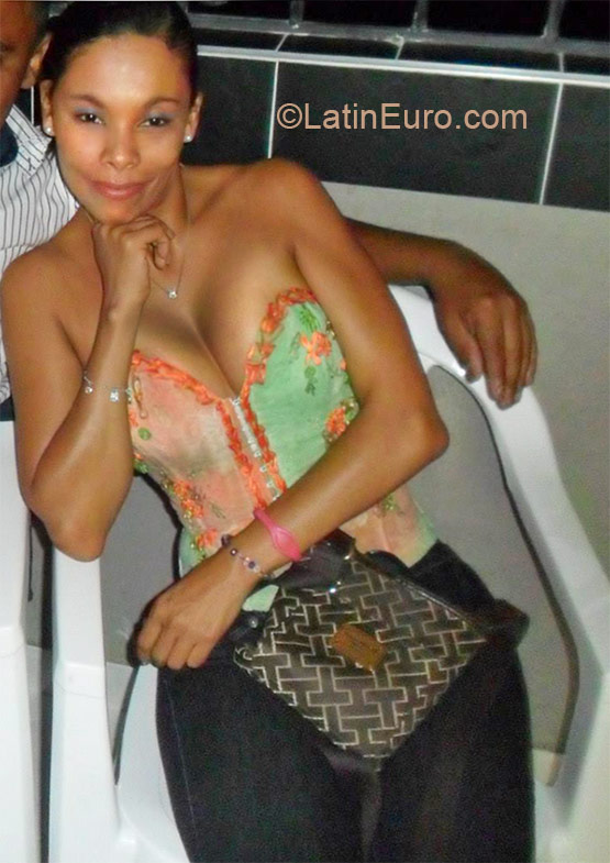 Date this happy Colombia girl Cristina from Bogota CO17177