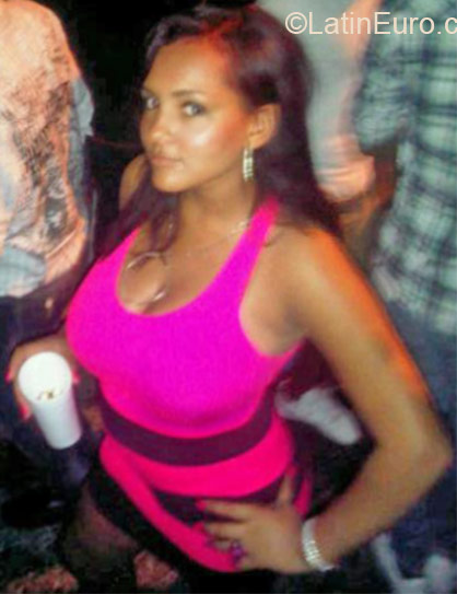 Date this lovely Dominican Republic girl Isaura from Santo Domingo DO21804