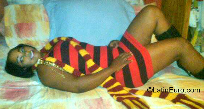 Date this nice looking Dominican Republic girl Nelsi from Bavaro DO21833