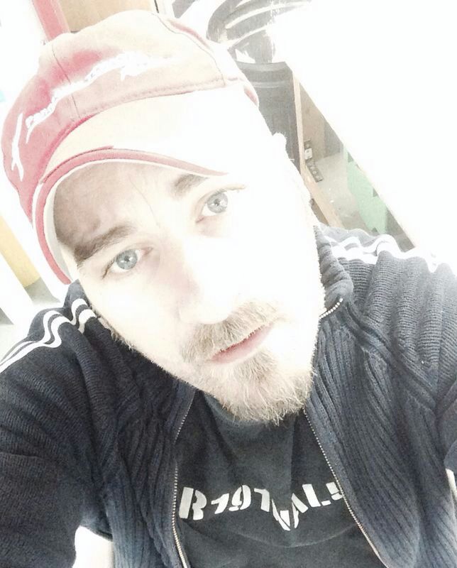 Date this pretty United Kingdom man Steve from Brighton GB803