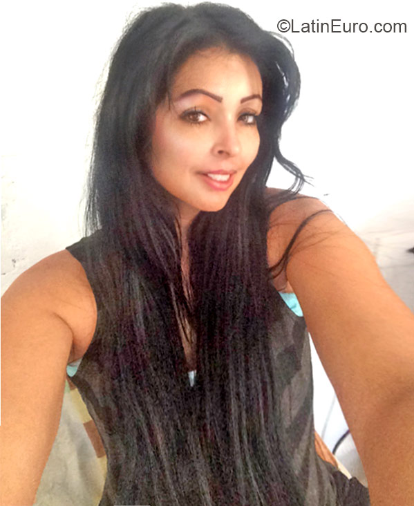 Date this gorgeous Colombia girl Patricia from Armenia CO17226