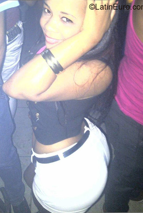 Date this nice looking Dominican Republic girl Adriana from Santo Domingo DO21897