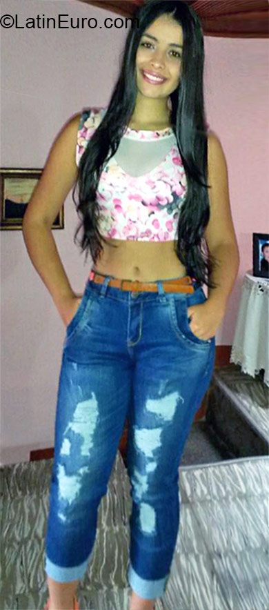 Date this stunning Colombia girl Yuliania from Cali CO17265