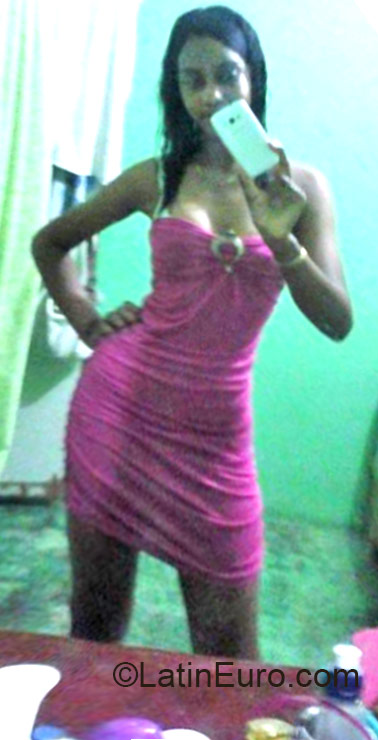 Date this hot Dominican Republic girl Cinthia from Santo Domingo DO21985