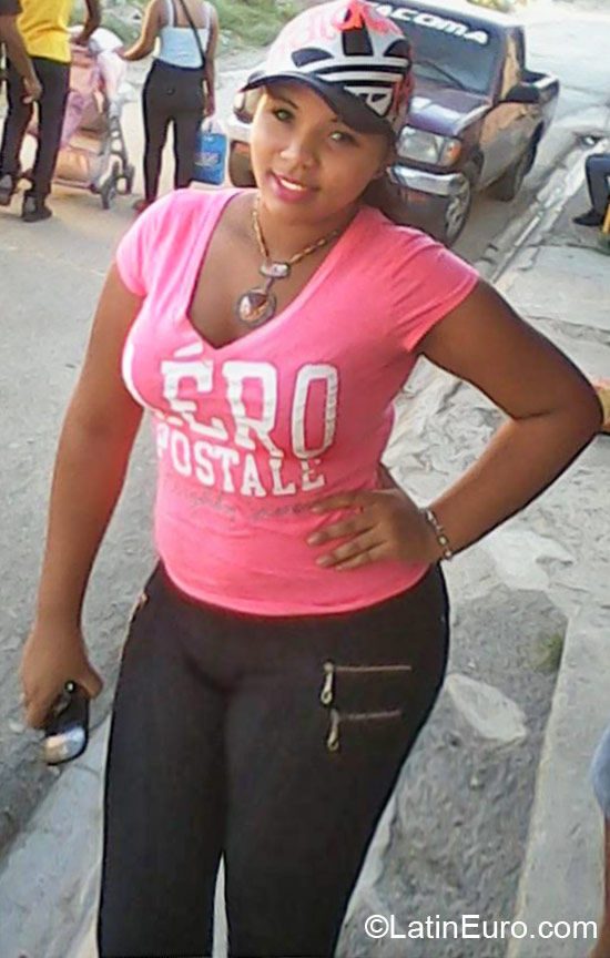 Date this delightful Dominican Republic girl Yenifer from Santiago DO21988
