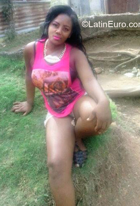 Date this voluptuous Jamaica girl Nadian from Kingston JM2031