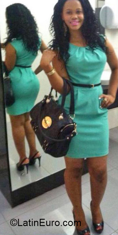 Date this gorgeous Dominican Republic girl Alondra from Santo Domingo DO22049