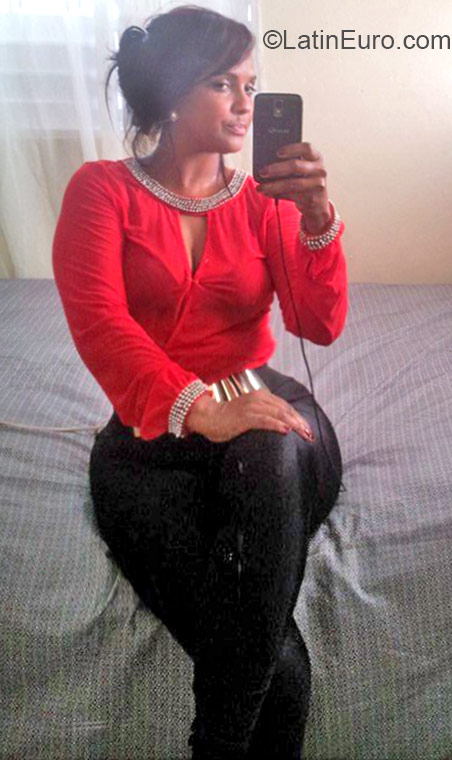 Date this athletic Dominican Republic girl Arisleydia from Santiago DO22082