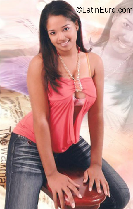 Date this hard body Dominican Republic girl Gisslle from Hato Mayor DO22164