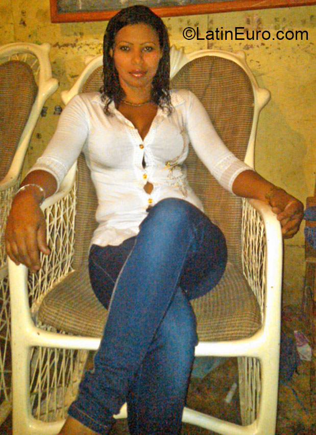 Date this stunning Dominican Republic girl Yerlin from Hato Mayor DO22166