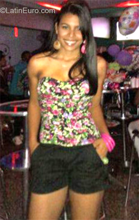 Date this tall Dominican Republic girl Maris from La Romana DO22198