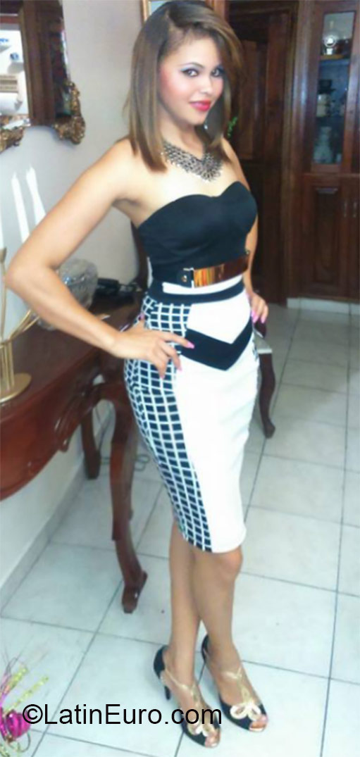 Date this georgeous Dominican Republic girl Yefreisi from Santo Domingo DO22213