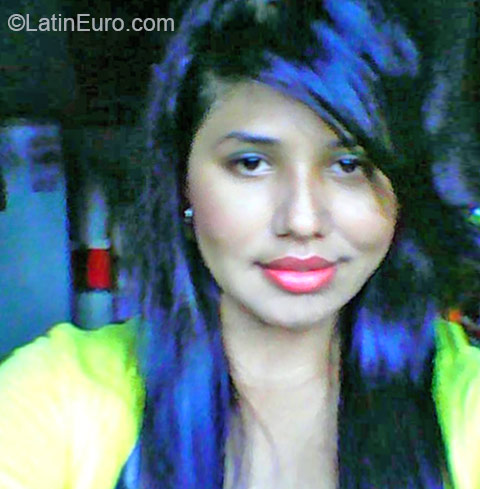 Date this nice looking Colombia girl Tatyana from San juan del cesar CO17436