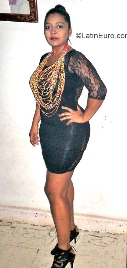 Date this good-looking Colombia girl Brina from Barranquilla CO17444