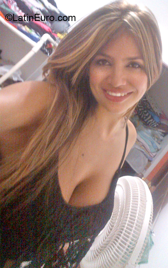 Date this gorgeous Colombia girl Sofia from Barranquilla CO17472