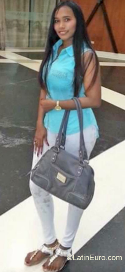 Date this pretty Dominican Republic girl Ana from Santo Domingo DO22266