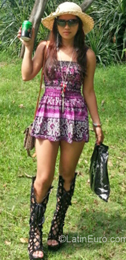 Date this happy Singapore girl Jade from Singapore PH775