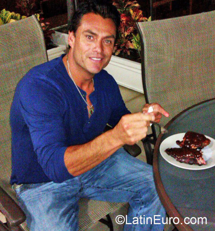 Date this fun United States man Blas from San Francisco US16173