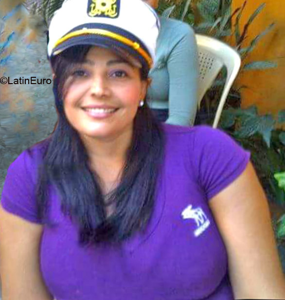 Date this athletic Dominican Republic girl Katy from Santo Domingo DO22295