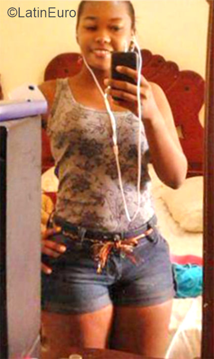 Date this delightful Dominican Republic girl Daniela from Higuey DO22301