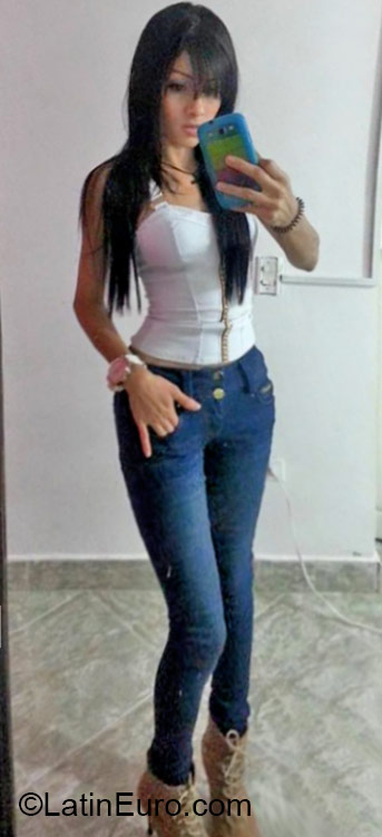 Date this hot Colombia girl Leidi arsila from Medellin CO17501