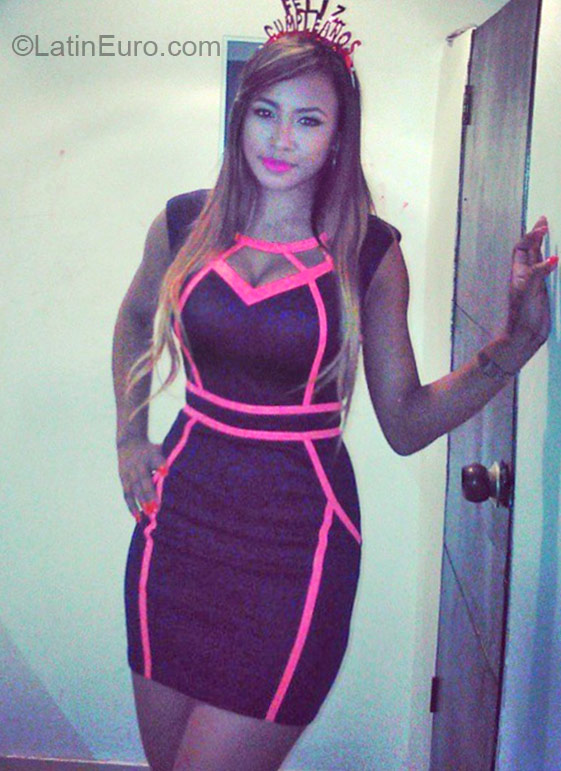 Date this hot Colombia girl Heidy from Cartagena CO17498