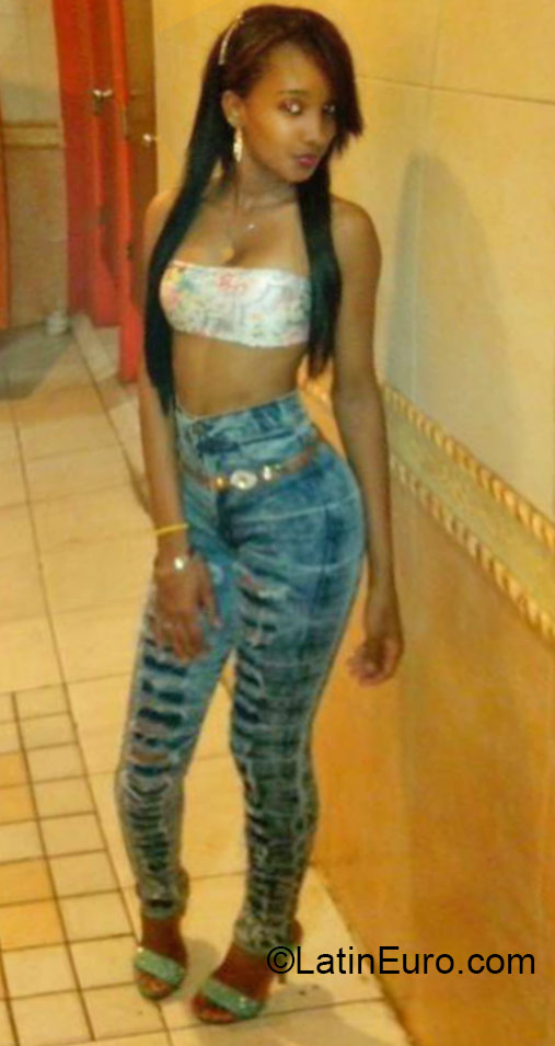 Date this good-looking Dominican Republic girl Adiela from Santo Domingo DO22326