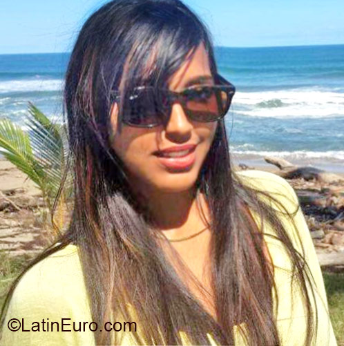 Date this sensual Dominican Republic girl Laura from Santo Domingo DO22333