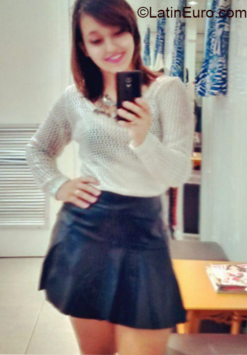 Date this pretty Brazil girl Jessica from Sao Paulo BR9347