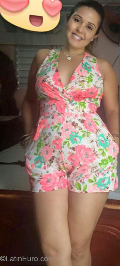 Date this athletic Dominican Republic girl Evelina from Santiago DO22369