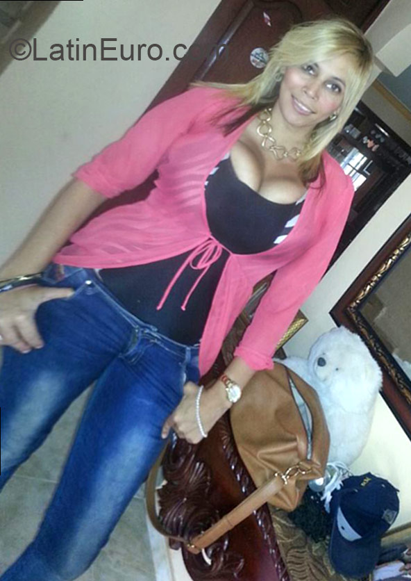 Date this sultry Dominican Republic girl Elizabeth from San Pedro De Macoris DO22380