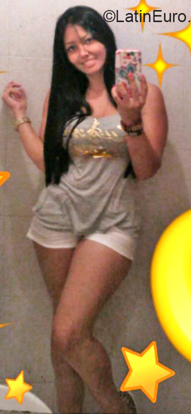 Date this sultry Colombia girl Carolina from Pereira CO17571